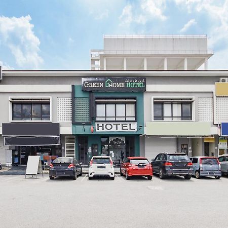 Oyo 90399 Green Home Hotel Syariah Sepang Exterior foto