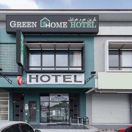 Oyo 90399 Green Home Hotel Syariah Sepang Exterior foto