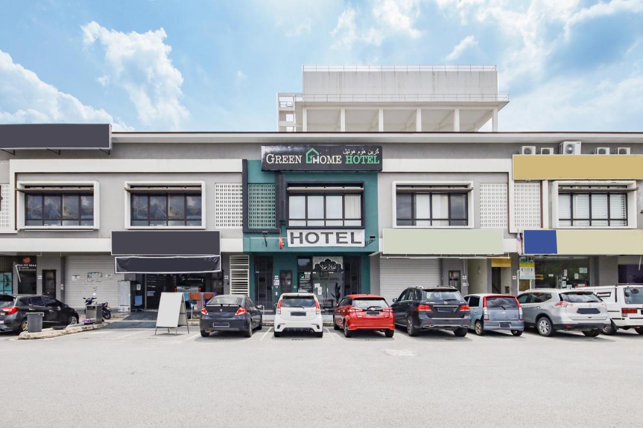 Oyo 90399 Green Home Hotel Syariah Sepang Exterior foto